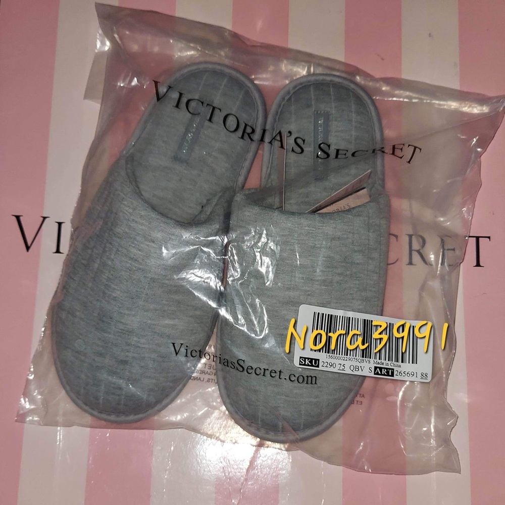 Victoria secret Slipper size Small NWT - Picture 2 of 8